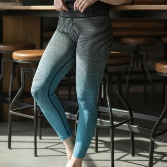 Ryka Seamless Ombre High-Waisted Crop Leggings | Blue | Small - Picture 2 of 9